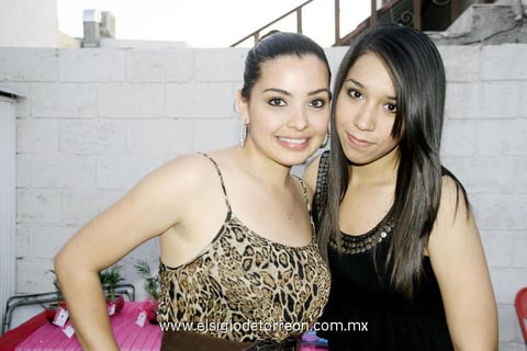 Wendy  Medina y Estefanía Valdez.