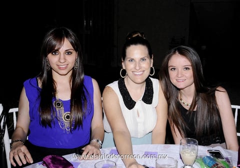 Lucero, Sam y Ana.