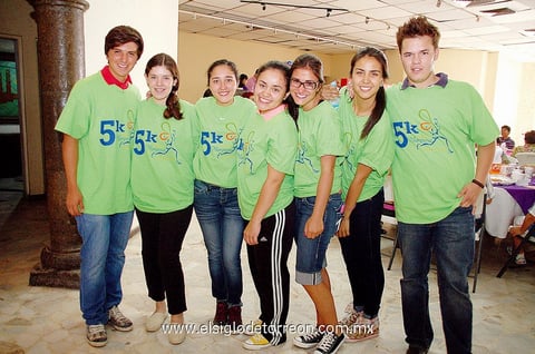 Rogelio,  Érika, Andrea, Valeria, Angélica, Andrea y Raúl.