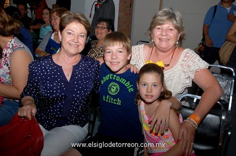 Lus María , Miguel, Viviana y Delli.
