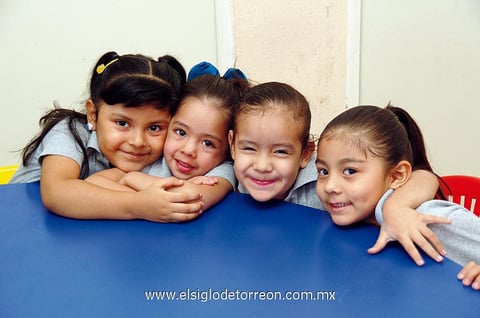 Fernanda,  Bárbara, Melanie y Montse.