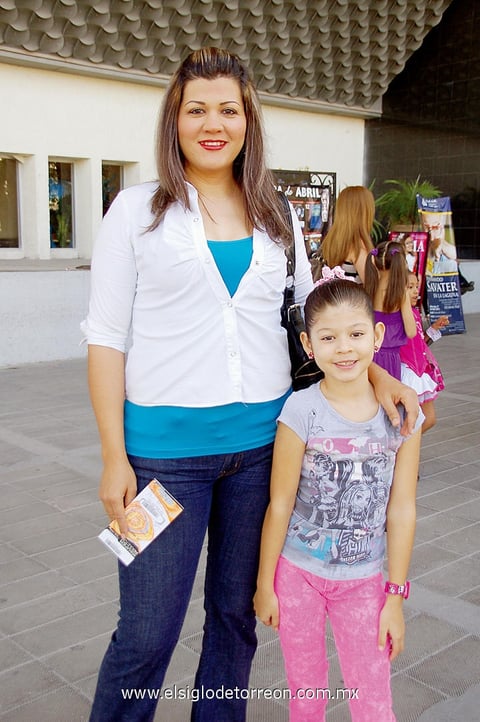Maru y Anette Tovar.
