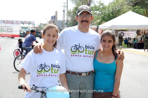 Claudia, Jorge y Ana.