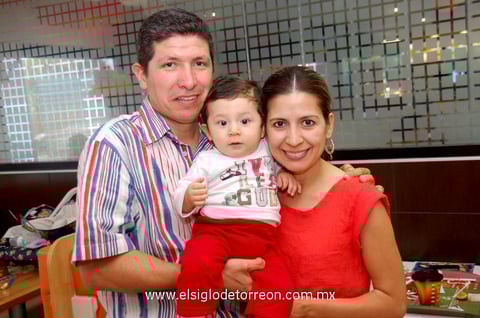 Luis  Gordillo, Samuel y Yéssica Hurtado.