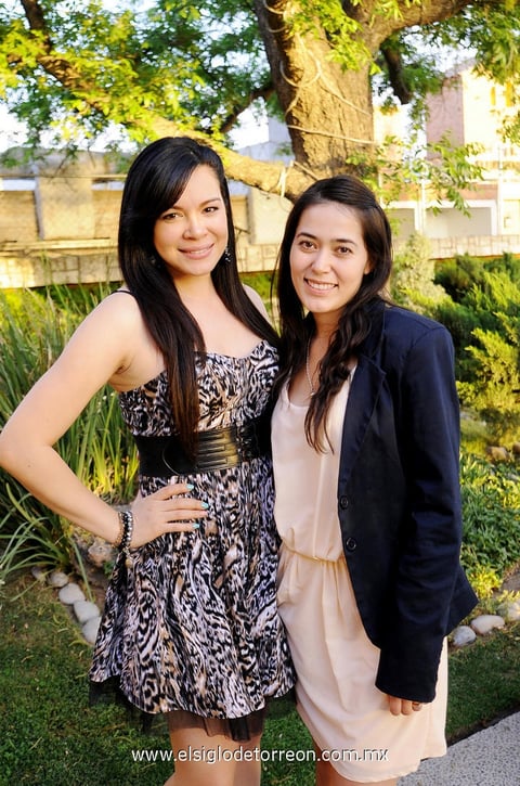 Vania  y Citlalli.