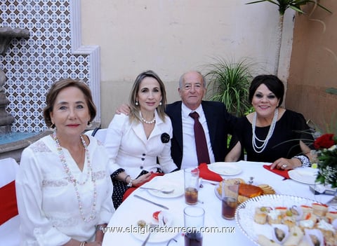 Alicia, Carmen, Luis y Tere.