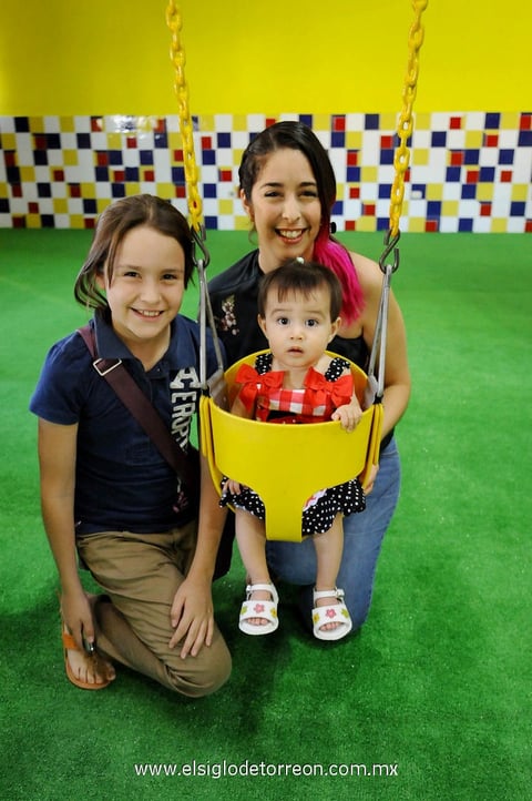 Carolina , Isabela y Cristina.