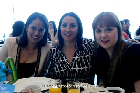 Claudia Reyes, Mónica de la Fuente y Mariana Pereda.