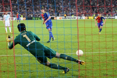Fabian Schär marcó el empate al 86’, por la vía del penal.