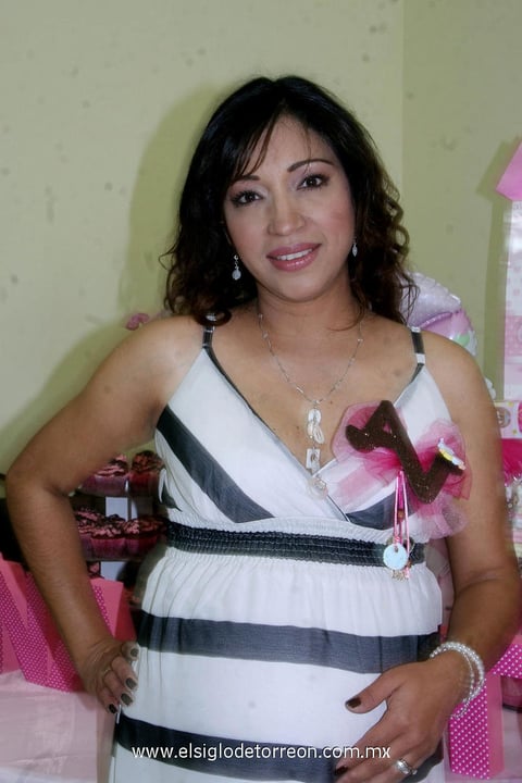 Claudia Aracely  Espericueta de Esqueda en su festejo de canastilla.