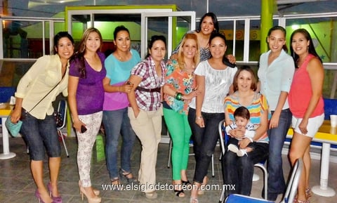 27042013 EVENTO SOCIAL.  Martha, Laura, Claudia, Silvia, Lucy, Cristy, Laura E., Sandra, Gilda, Iveth y el Pequeño Fer.