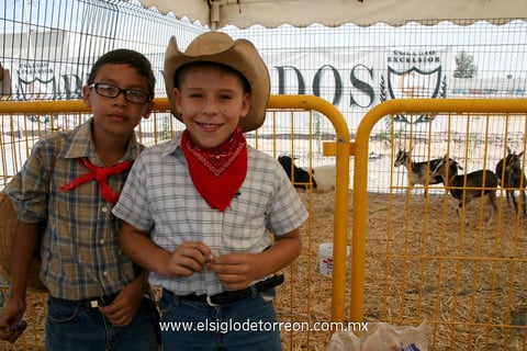 27042013 ESTIVALY  y Abigaíl Juárez.