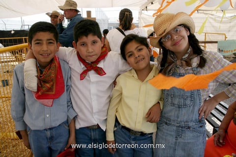 27042013 SEBASTIáN  Gallegos, Luis García, Leonardo Rodríguez y María José Robles.