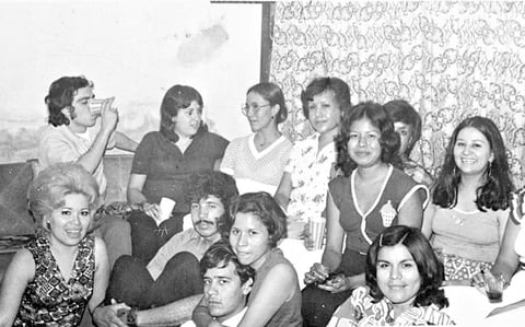 Exalumnos de la Escuela Comercial y Financiera: Matilde Canales, Marycruz Zamarripa, Martha Elba Rodríguez, Tere Vázquez, Chayo Ãlvarez, Hugo Aguilera, Carmen Maldonado (f), Leonor Bocardo (f), entre otros, en el año de 1972.