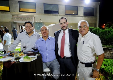 28042013 JORGE , Alberto, José Luis y Marcial acudieron a la noche inaugural.