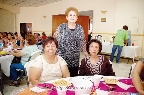 29042013 GRITAN BINGO.  Elva, Jose y Elva.