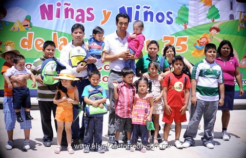 30042013 ANTE UNA NUMEROSA  concurrencia se realizó el festejo en honor a los niños.