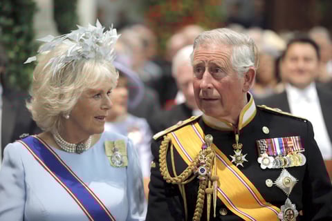 A la ceremonia de investidura asistieron miembros de la realeza europea, como el príncipe Carlos de Inglaterra y su esposa Camila.