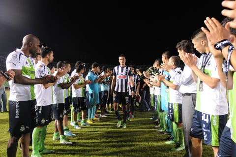 En dramática final arrebató Monterrey a Santos Laguna la Liga de Campeones de la Concacaf, al ganar 4-2 y clasificar a la Copa Mundial de Clubes de diciembre próximo en Marruecos.