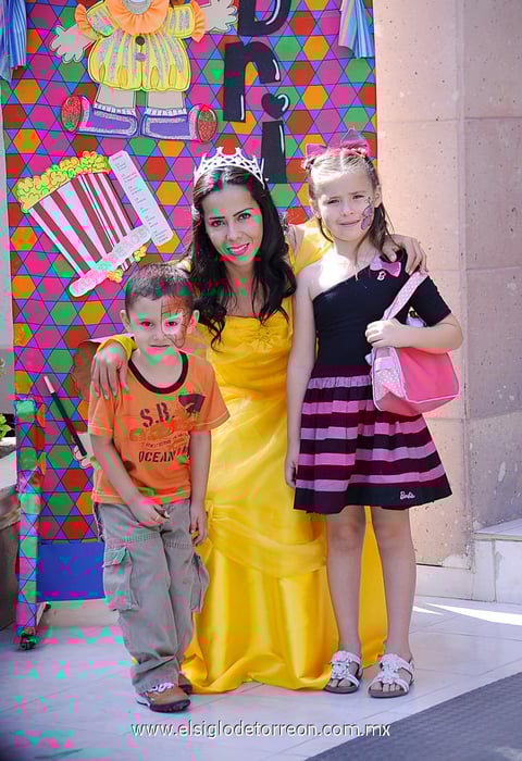 Juan,  Lorena y Nataly.