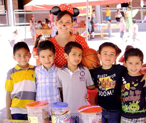Claudia,  Sebastián, Marcos, Axel, Diego y Gael.