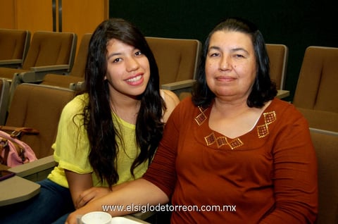 Carolina Casas y María Teresa Ugarte.