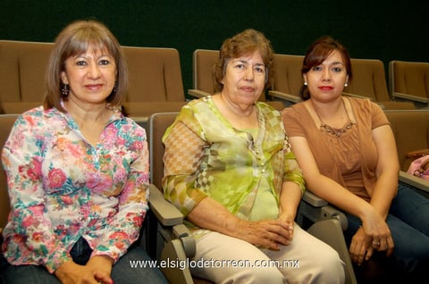 Margarita  Urquizo y Alicia Rivera.