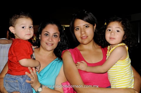 José Andrés  Tinajero, Elisa Morales, Yéssica López y Daniela Navarrete.