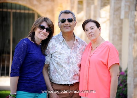 Pilar,  Gerardo y Marilupe.
