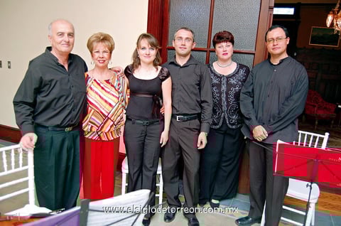 Tatul,  Aurorita, Romana, Vitaliy, Elena y Fernando.