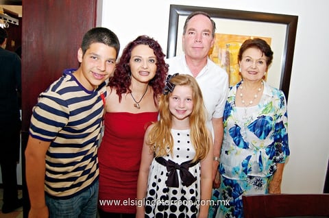 Carlos,  Gretel, Roberto, Sofía y Vivi.