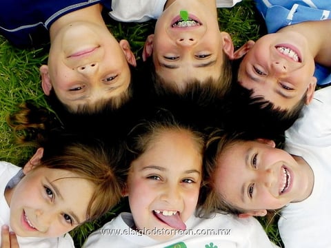 Armando, César, Rodrigo, Alejandra, Paulina y Constanza.