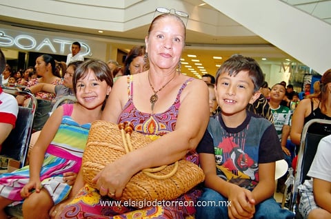 Camila,  Eloísa y Diego.