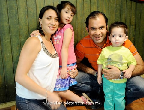 Magdalena, Sara, Daniel y Aarón.