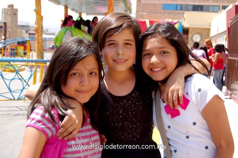 Ana  Lucía, Jocelin y Nadia.