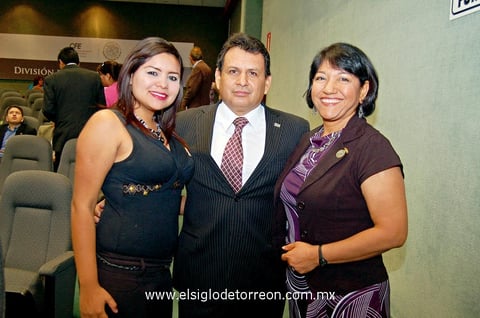 Xóchitl  Gámez, Mariano Briceño y Silvia Chairez.