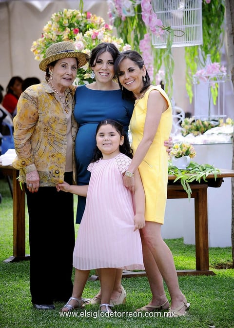 Elena de Webb, Pecky Webb, Pamela de la Fuente y Romina Campos.