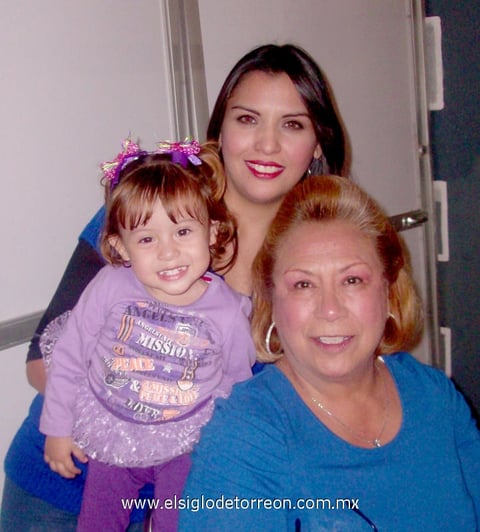 Elizabeth,  Cristy e Ivanna.