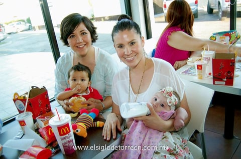 Rosa,  José Francisco, Paola y Farah.