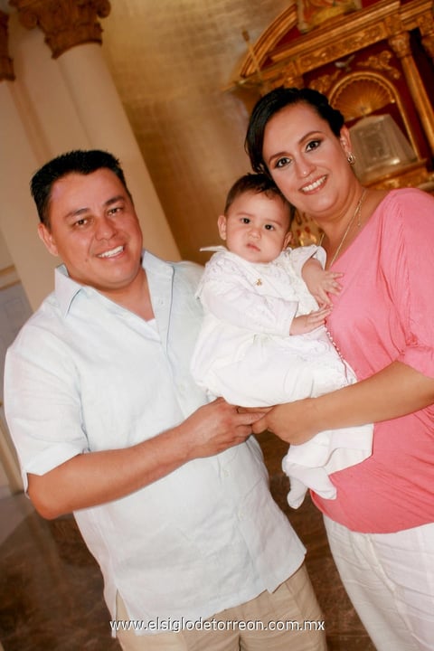 Niño Manuel Rodríguez Casavantes con sus papás Sr. Alejandro Rodríguez Solís y Sra. Marcela Casavantes Acosta.