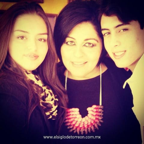 Alejandra con sus hijos Elexa y Hugoalexi.
