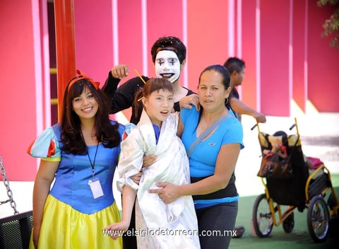 Karely, Evelyn, Marisol y Brandon.
