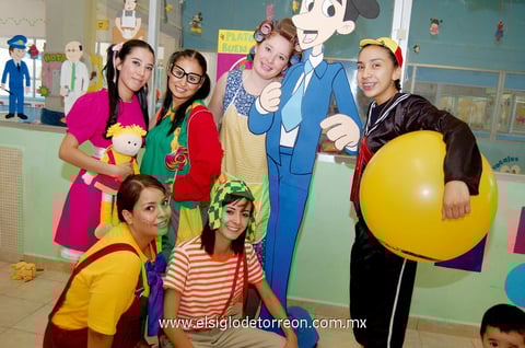 Norma, Ángeles, Mary, Martha, Saray y Emma.