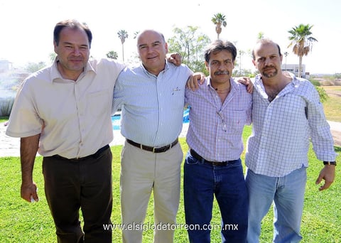 José  Escalante, Manuel Martínez y Arturo Isaís.