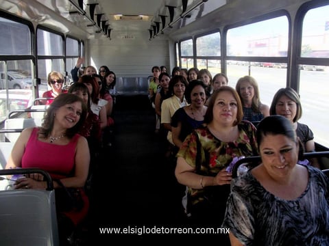 Muy festejadas  y alegres, estuvieron las mamás.