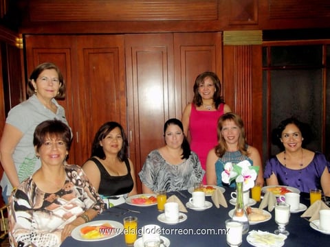 Grata  convivencia disfrutaron las asistentes.