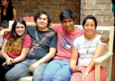 Claudia, Fabián, Víctor y Karla.