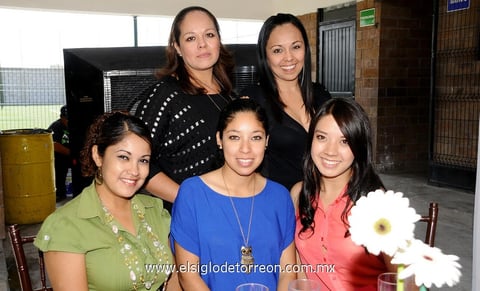 Isabel Magallanes y Elisa Mota.