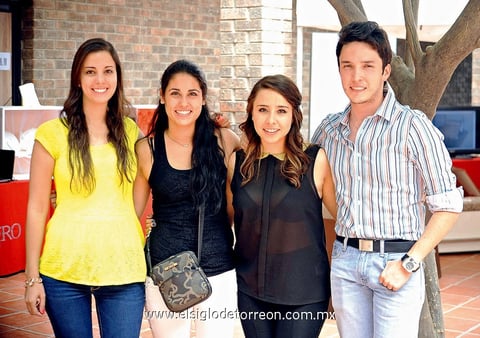 Sara, Karime, Tanith y Uriel.