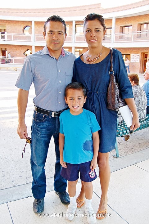 Fernando , Ana Elvira y Caleb.